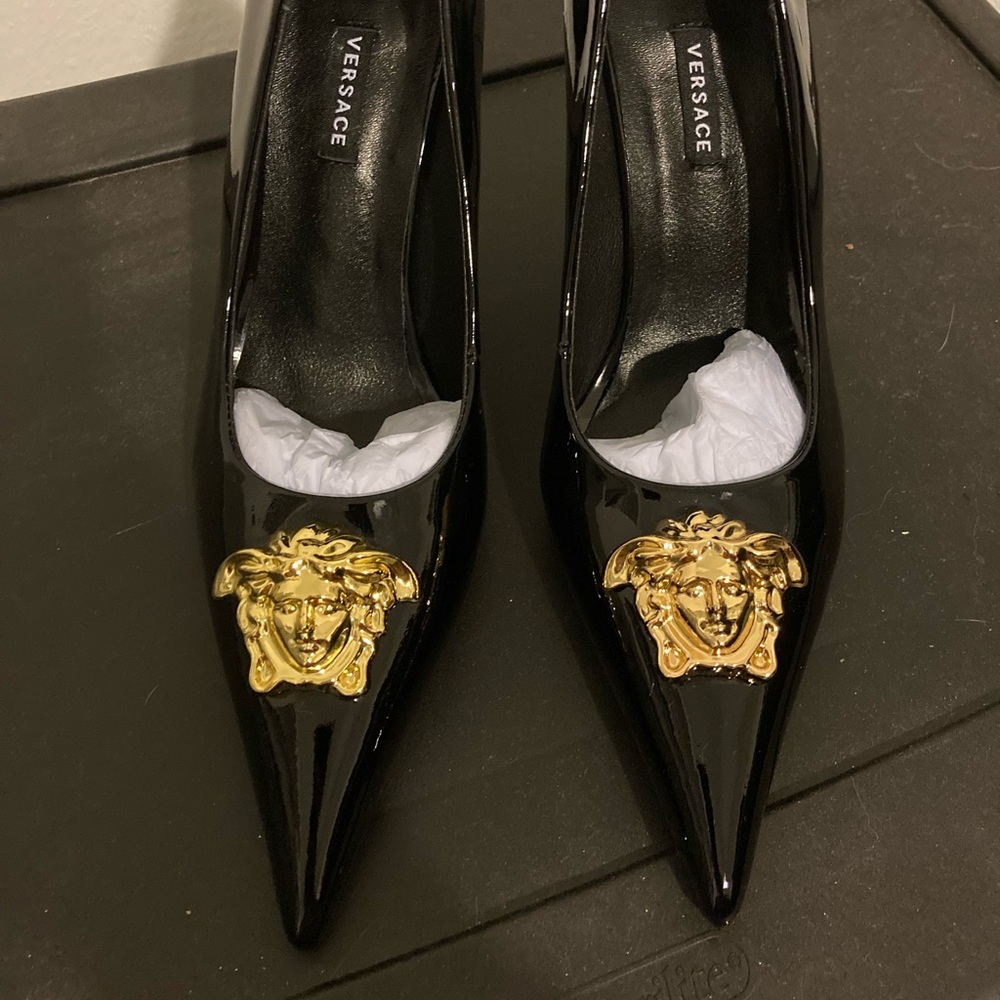 Medusa head black patent heels size 41